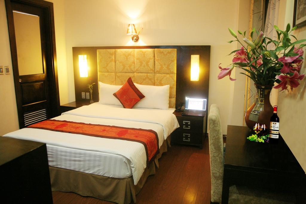 Hotel New Moon 2*