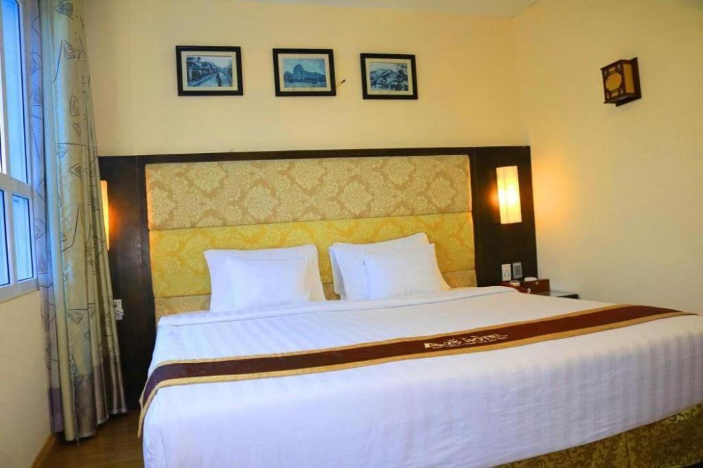 New Moon Hotel 2*