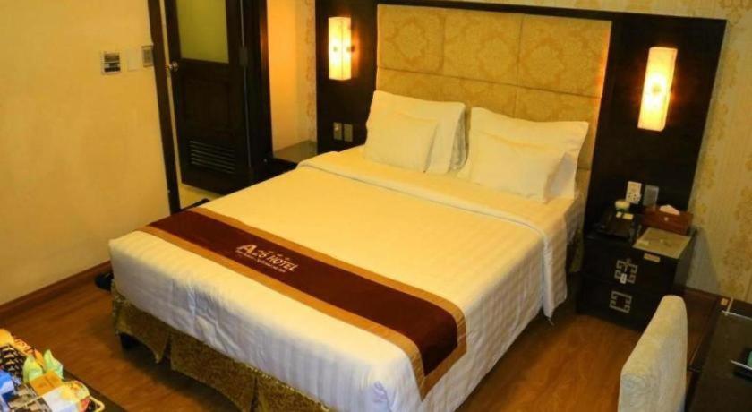 New Moon Hotel 2*