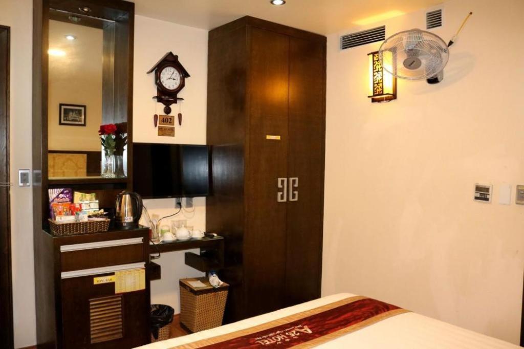 New Moon Hotel