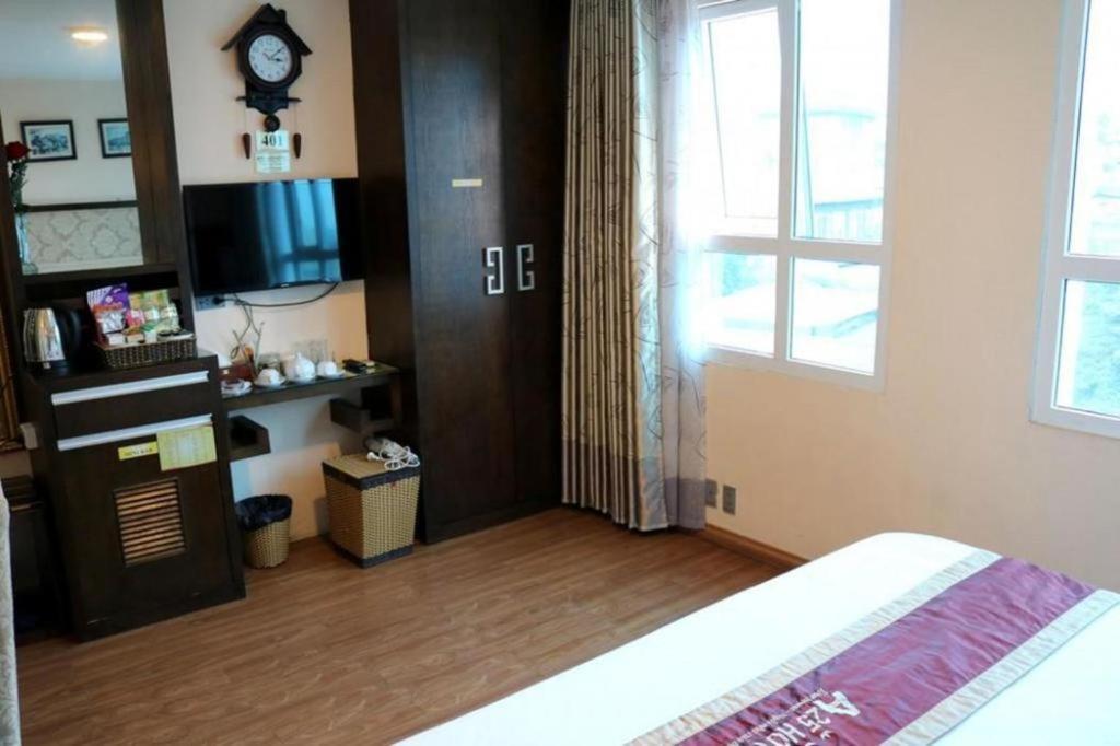 New Moon Hotel 2*