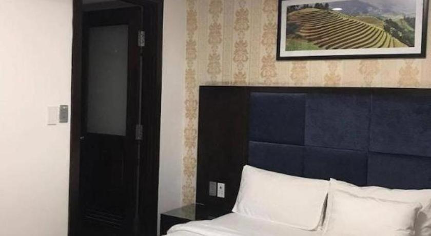New Moon Hotel 2*