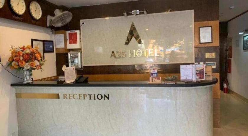 New Moon Hotel 2*