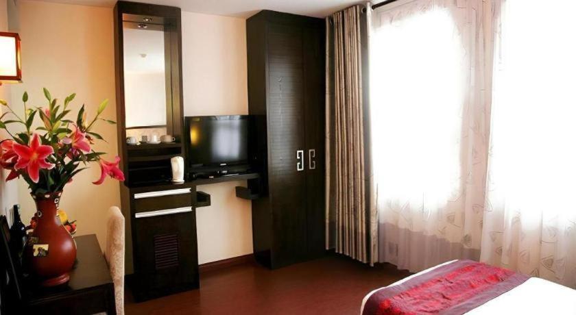 New Moon Hotel 2*